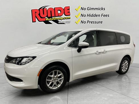 Used 2023 Chrysler Voyager LX FWD image 1