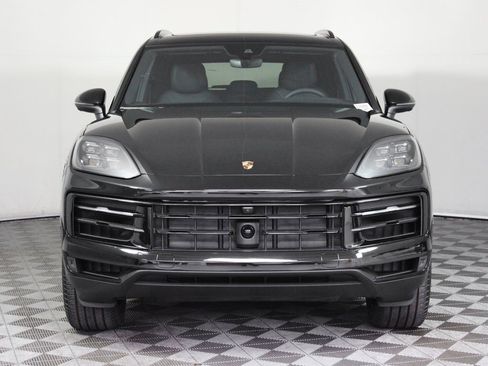 Used 2025 Porsche Cayenne image 10