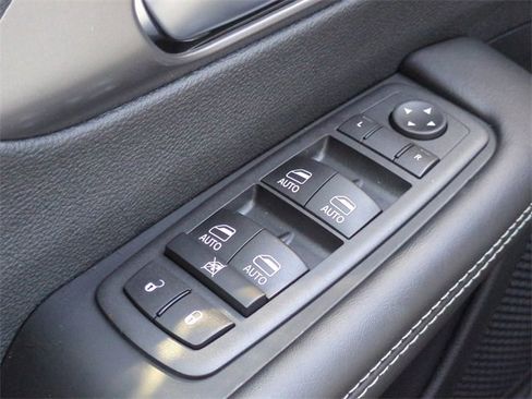 New 2026 Chrysler Pacifica Select image 23