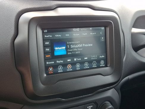 Used 2021 Jeep Renegade Latitude w/ Convenience Group AWD/4WD image 18