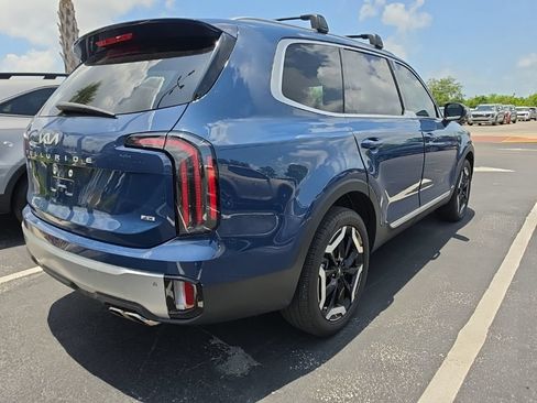Certified 2024 Kia Telluride EX w/ EX Captain's Chair Package AWD/4WD image 16