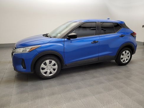 Used 2021 Nissan Kicks S FWD image 2