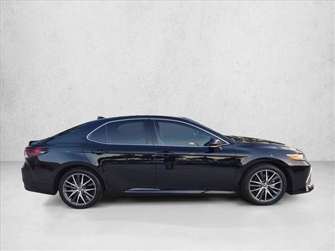 Used 2024 Toyota Camry XLE FWD image 4