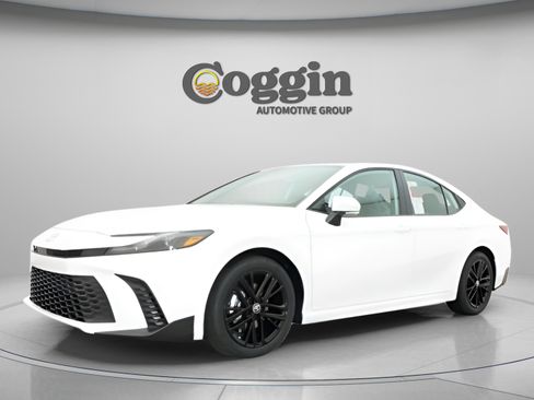 New 2026 Toyota Camry SE image 1