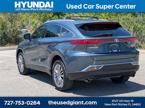 Used 2022 Toyota Venza Limited AWD/4WD image 3