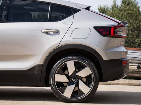 Certified 2023 Volvo C40 P8 Recharge Ultimate w/ Protection Package Premier AWD/4WD image 4