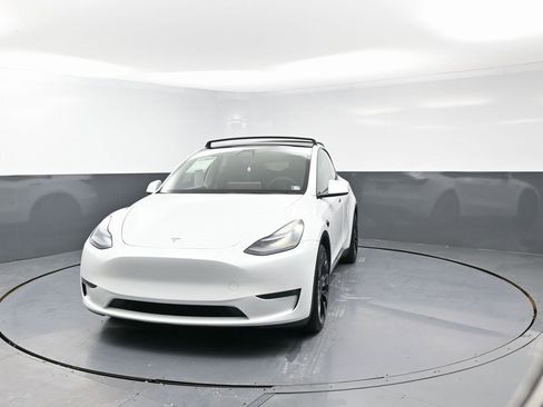 Used 2022 Tesla Model Y Performance image 4