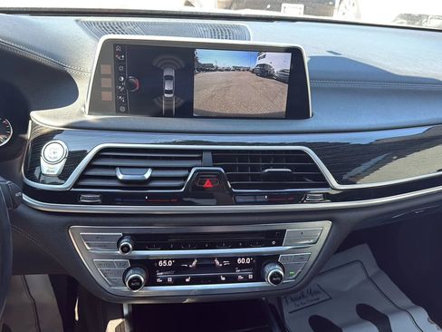 Used 2016 BMW 750i image 8