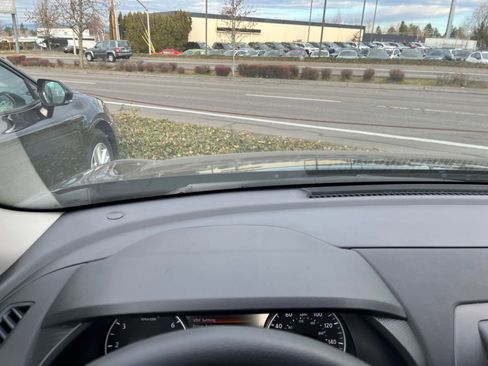 Used 2025 Nissan Sentra SV image 32