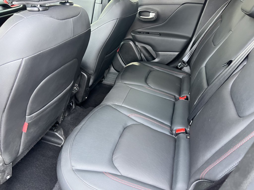 Used 2022 Jeep Renegade Trailhawk AWD/4WD image 13