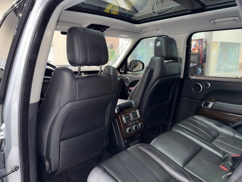 Used 2016 Land Rover Range Rover HSE image 11