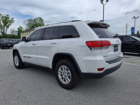 Used 2019 Jeep Grand Cherokee Laredo AWD/4WD image 9
