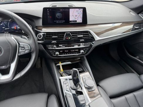 Used 2019 BMW 530e xDrive AWD/4WD image 14