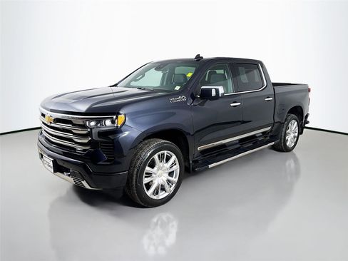 Used 2022 Chevrolet Silverado 1500 High Country w/ High Country Premium Package AWD/4WD image 5