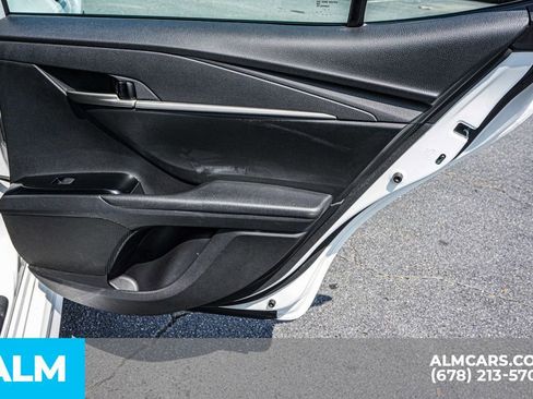 Used 2025 Toyota Camry SE image 53