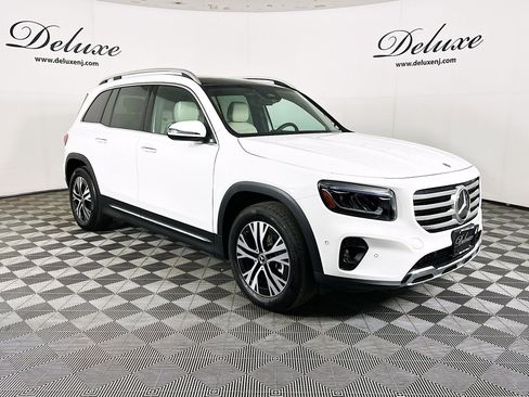 Used 2024 Mercedes-Benz GLB 250 4MATIC w/ Exclusive Package image 1