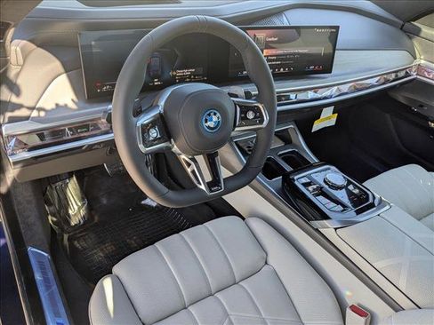 Used 2026 BMW 750e xDrive w/ Premium Package image 3