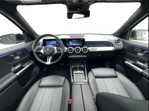Used 2025 Mercedes-Benz GLB 250 4MATIC image 34
