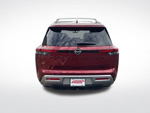 Used 2024 Nissan Pathfinder Platinum w/ Black Appearance Package image 5