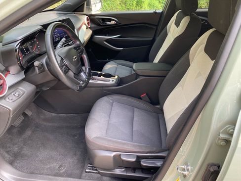 Used 2024 Chevrolet Trax RS w/ Driver Confidence Package FWD image 9