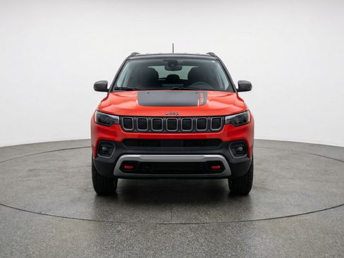 Used 2025 Jeep Compass Trailhawk AWD/4WD image 2