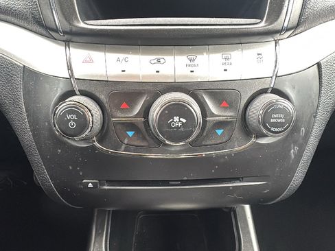 Used 2018 Dodge Journey SE w/ Popular Equipment Group image 19