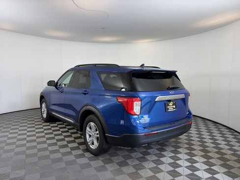 Used 2021 Ford Explorer XLT image 3