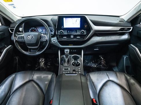 Used 2023 Toyota Highlander XLE AWD/4WD image 13
