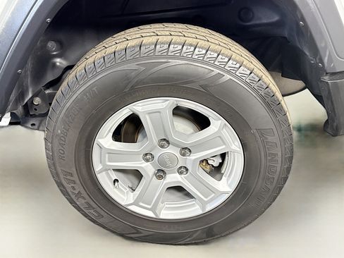 Used 2018 Jeep Wrangler Unlimited Sport S image 37