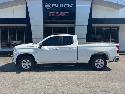 Certified 2020 Chevrolet Silverado 1500 LT w/ Convenience Package AWD/4WD image 3