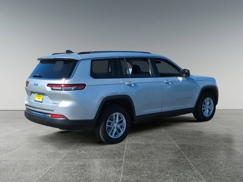 Used 2023 Jeep Grand Cherokee L Laredo image 5