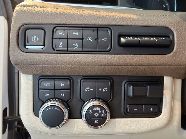 Used 2021 GMC Yukon Denali w/ Denali Premium Package AWD/4WD image 24