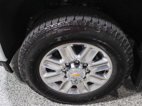 Used 2023 Chevrolet Silverado 2500 High Country w/ Technology Package image 11