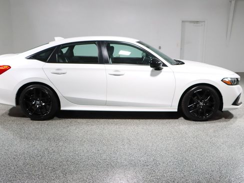 Used 2023 Honda Civic Sport image 6