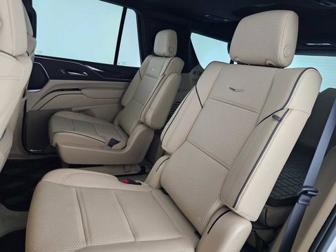 Certified 2023 Cadillac Escalade Premium Luxury w/ Performance Package AWD/4WD image 19