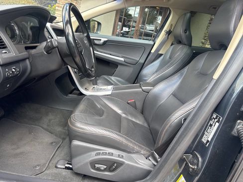 Used 2010 Volvo XC60 T6 image 9