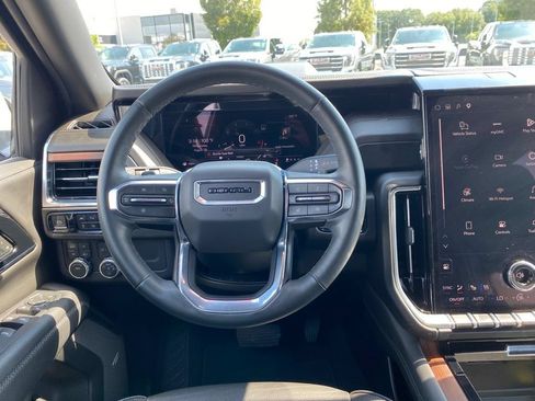 Used 2025 GMC Yukon XL Denali AWD/4WD image 26