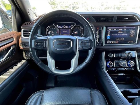 Used 2021 GMC Yukon XL Denali w/ Denali Premium Package AWD/4WD image 5