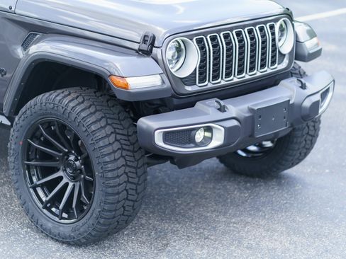 Used 2025 Jeep Wrangler Unlimited Sahara AWD/4WD image 41