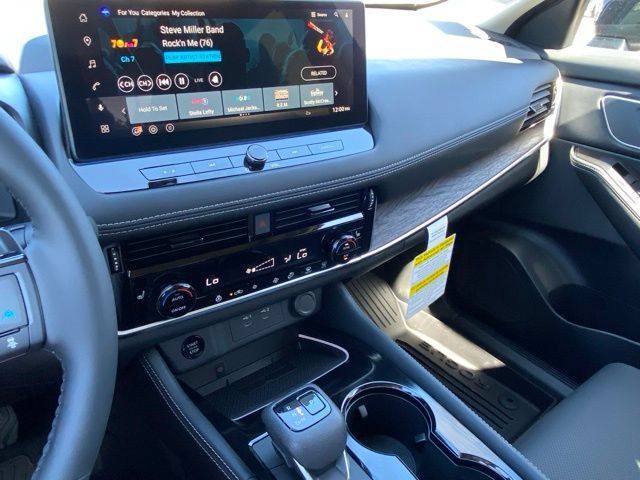 New 2026 Nissan Rogue Platinum AWD/4WD image 17
