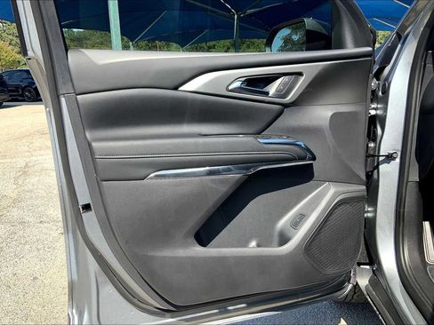 New 2026 Chevrolet Traverse LT w/ LPO, Floor Liner Package FWD image 10