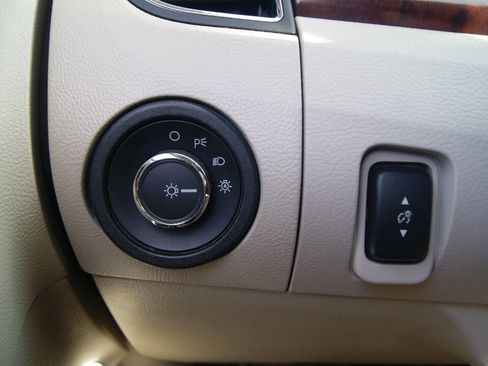 Used 2010 Ford Taurus SEL image 18