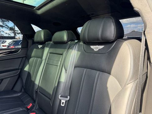 Used 2019 Bentley Bentayga image 23