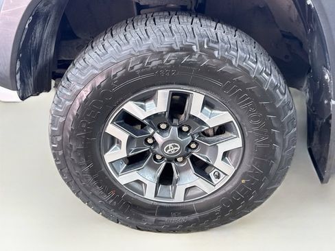 Used 2021 Toyota Tacoma TRD Off-Road w/ Technology Package AWD/4WD image 37