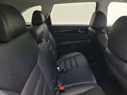 Used 2020 Kia Sorento EX image 19