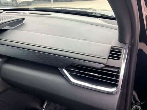 Used 2025 GMC Acadia Elevation image 18