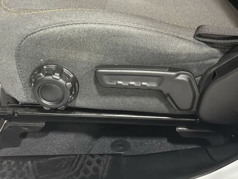 Used 2024 Jeep Wrangler Unlimited w/ Convenience Group AWD/4WD image 22