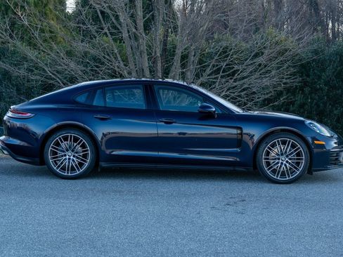 Used 2022 Porsche Panamera 4 w/ Premium Package AWD/4WD image 8