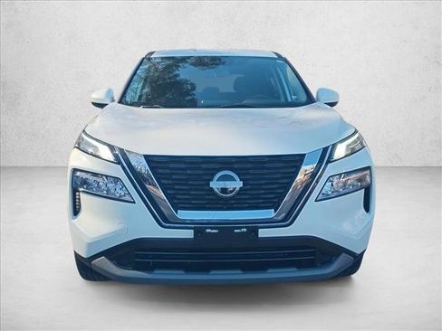 Used 2023 Nissan Rogue SV image 2