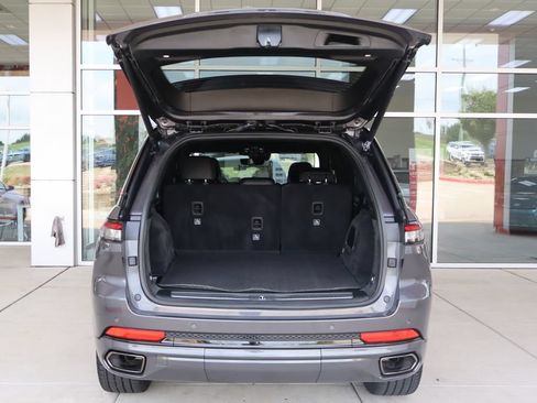 Used 2024 Jeep Grand Cherokee Summit AWD/4WD image 8
